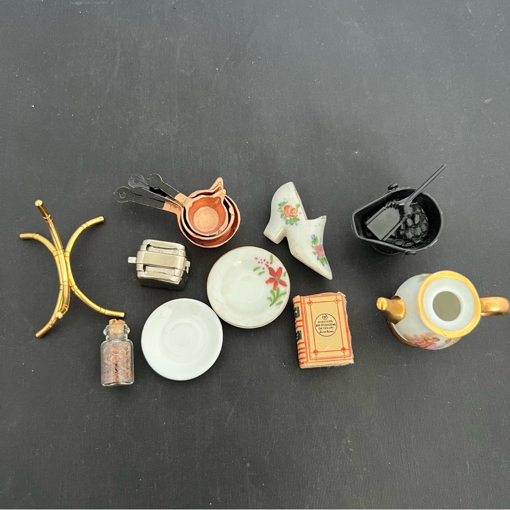 Dollhouse Miniatures & Trinkets pots Ceramic shoe teapot plates